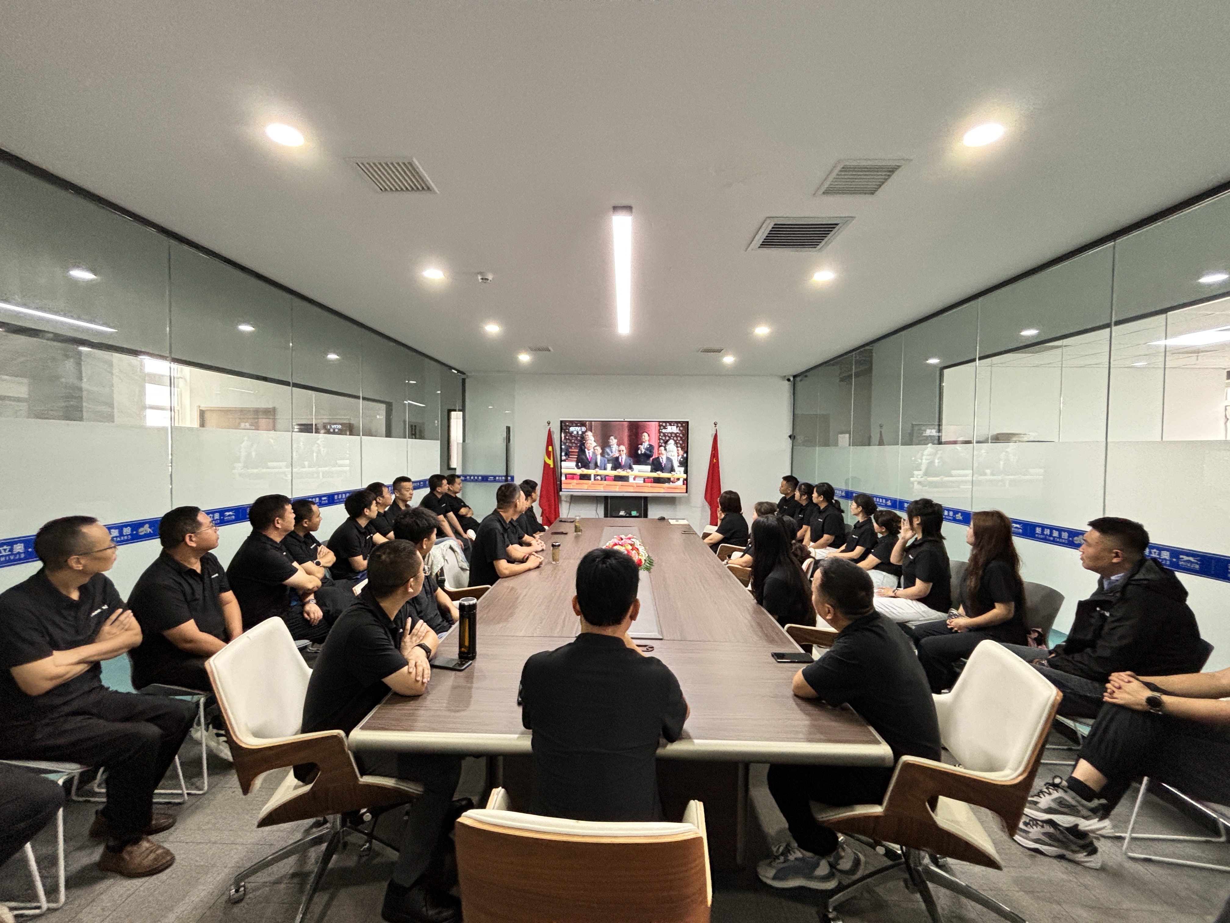 與國(guó)同夢(mèng)，與有榮焉 | 創(chuàng)威科技集體觀(guān)看閱兵儀式